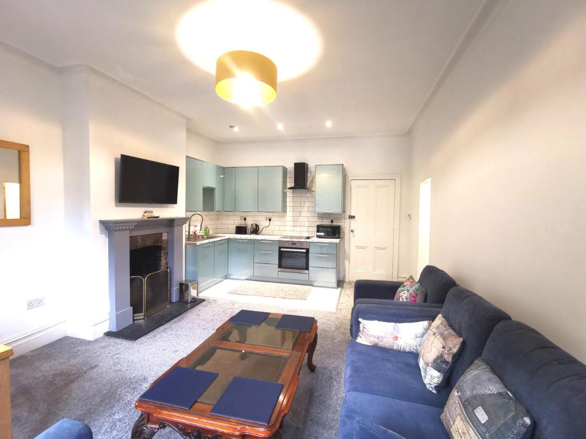 Flat-B, 4 Adults, 20 Mins To Beach, Netflix, Wifi, Sleeps 4 Adults بورنماوث المظهر الخارجي الصورة
