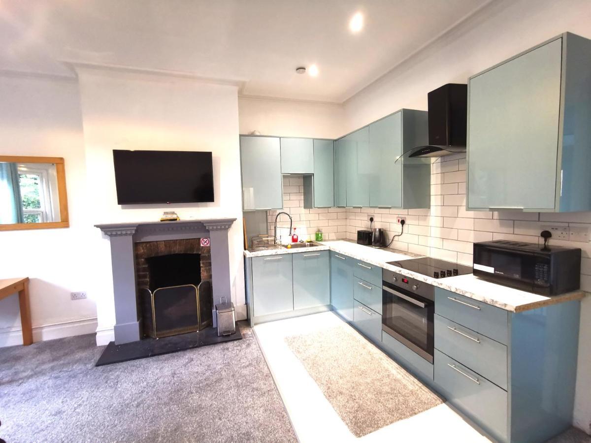 Flat-B, 4 Adults, 20 Mins To Beach, Netflix, Wifi, Sleeps 4 Adults بورنماوث المظهر الخارجي الصورة