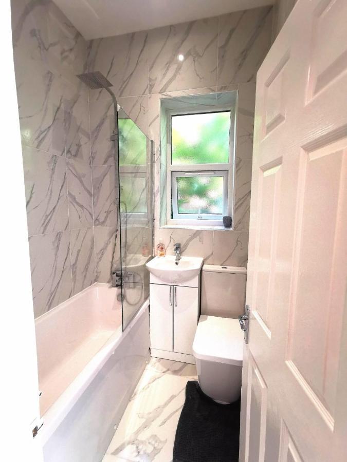 Flat-B, 4 Adults, 20 Mins To Beach, Netflix, Wifi, Sleeps 4 Adults بورنماوث المظهر الخارجي الصورة