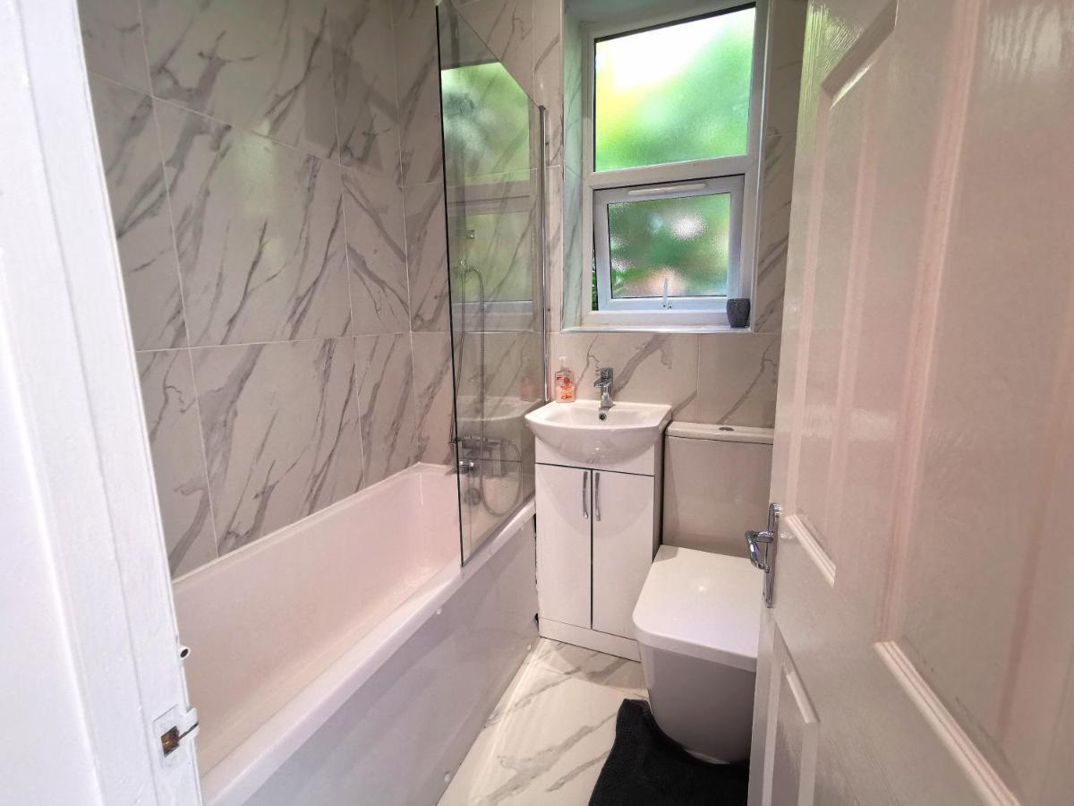 Flat-B, 4 Adults, 20 Mins To Beach, Netflix, Wifi, Sleeps 4 Adults بورنماوث المظهر الخارجي الصورة