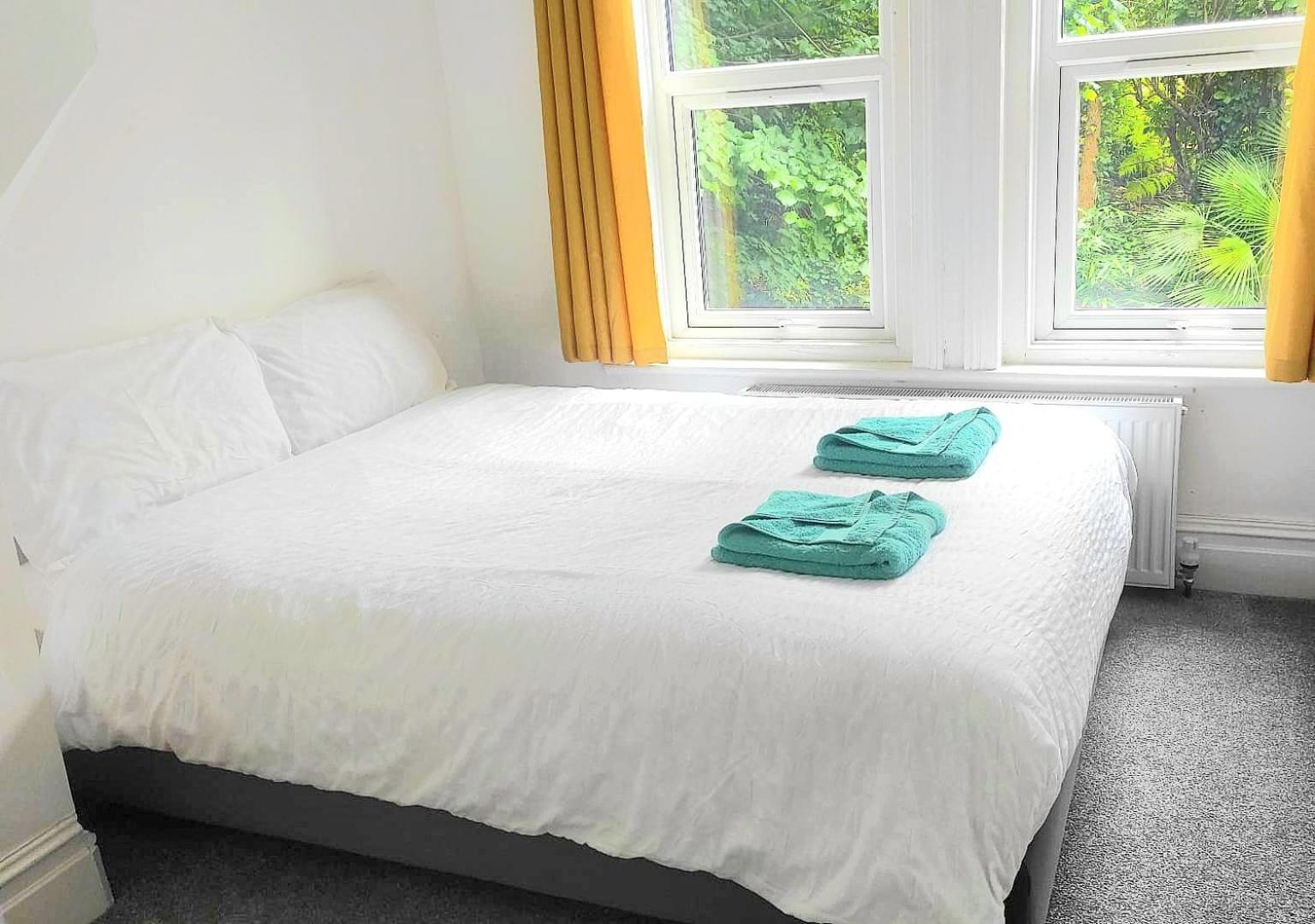 Flat-B, 4 Adults, 20 Mins To Beach, Netflix, Wifi, Sleeps 4 Adults بورنماوث المظهر الخارجي الصورة